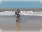Corpo é encontrado em praia do extremo sul da Bahia; polícia investiga causa da morte