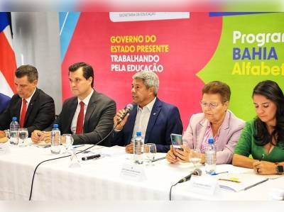 Bahia lança programa para garantir alfabetização na idade certa em parceria com municípios